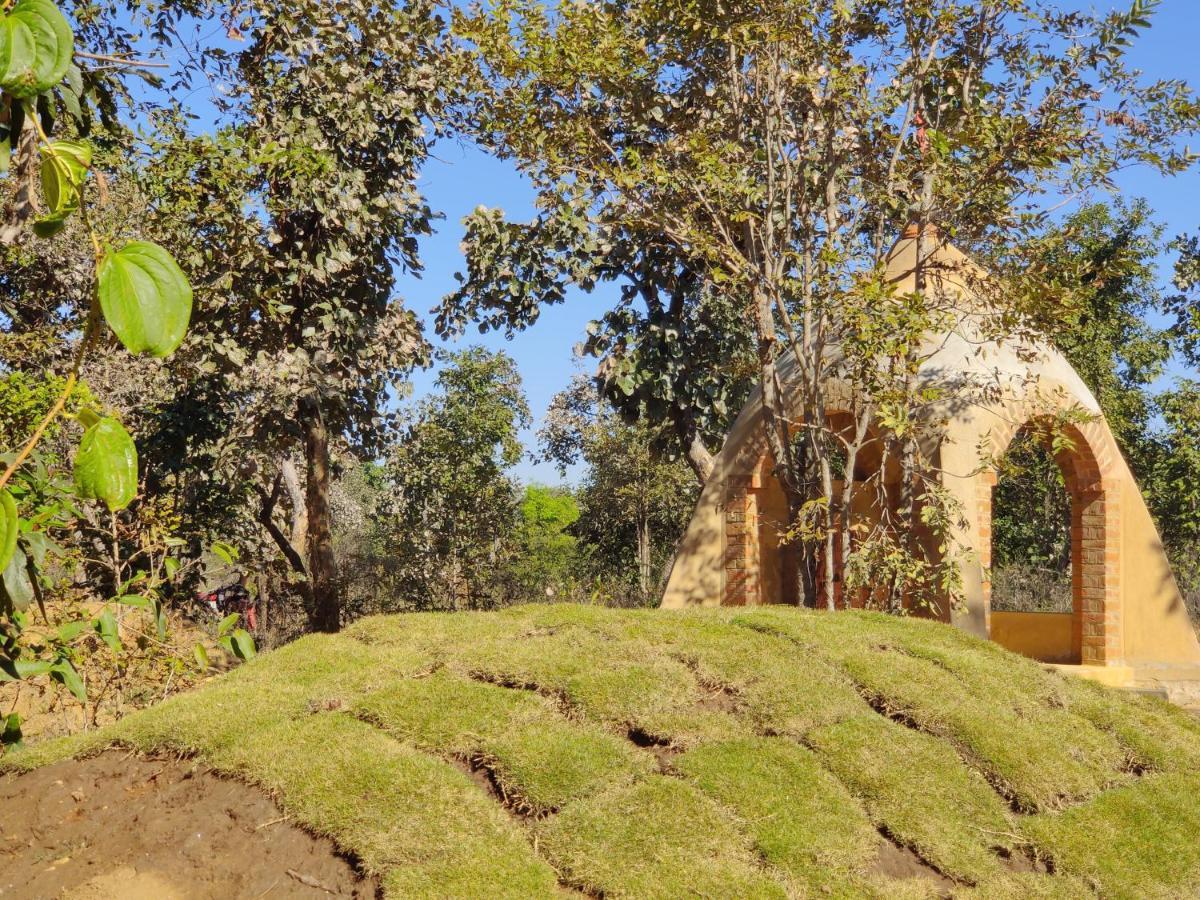 Surwahi Social Ecoestate Kānha Buitenkant foto