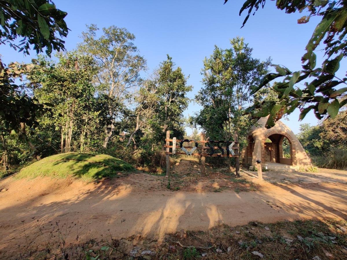 Surwahi Social Ecoestate Kānha Buitenkant foto