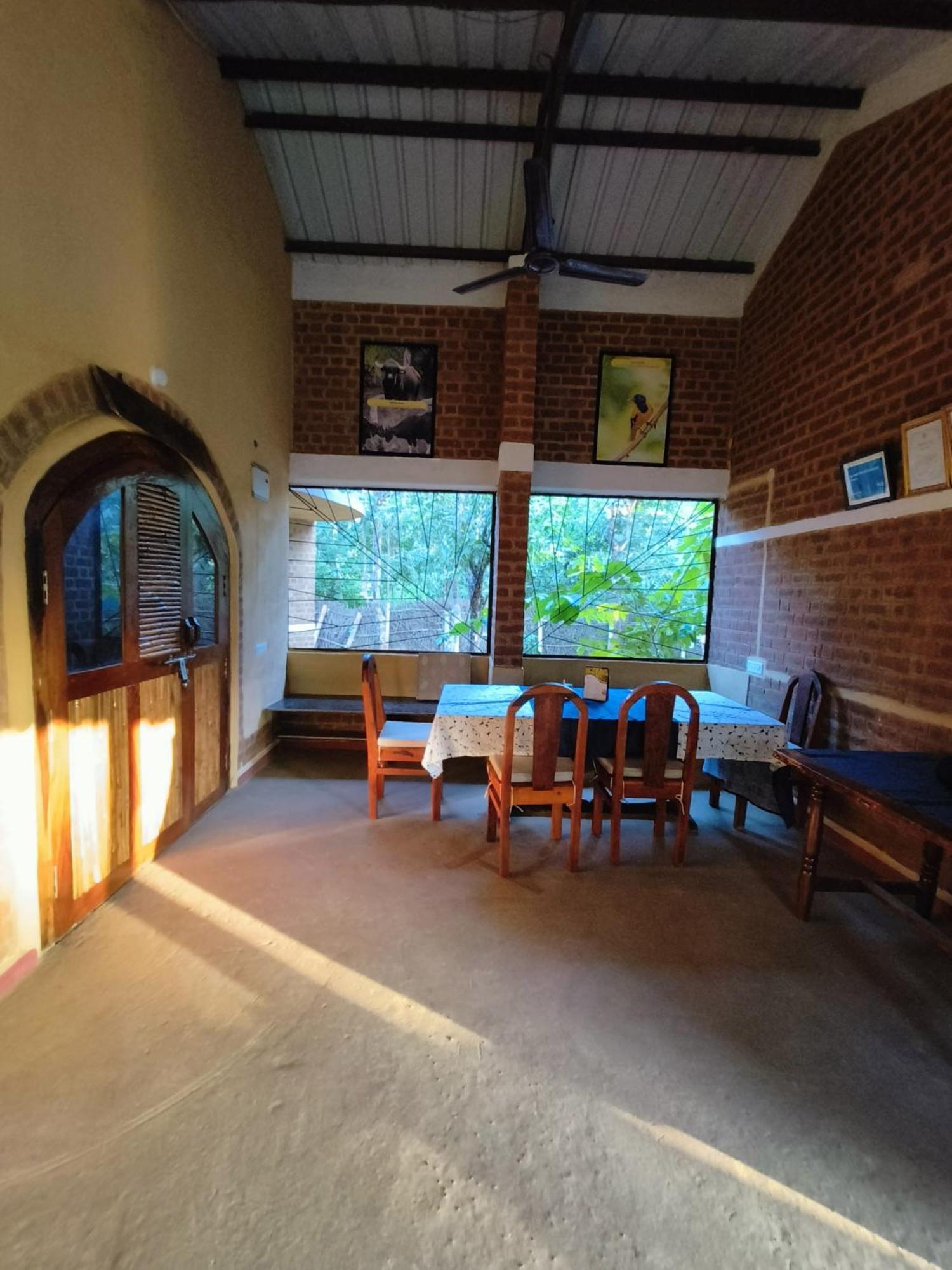 Surwahi Social Ecoestate Kānha Buitenkant foto