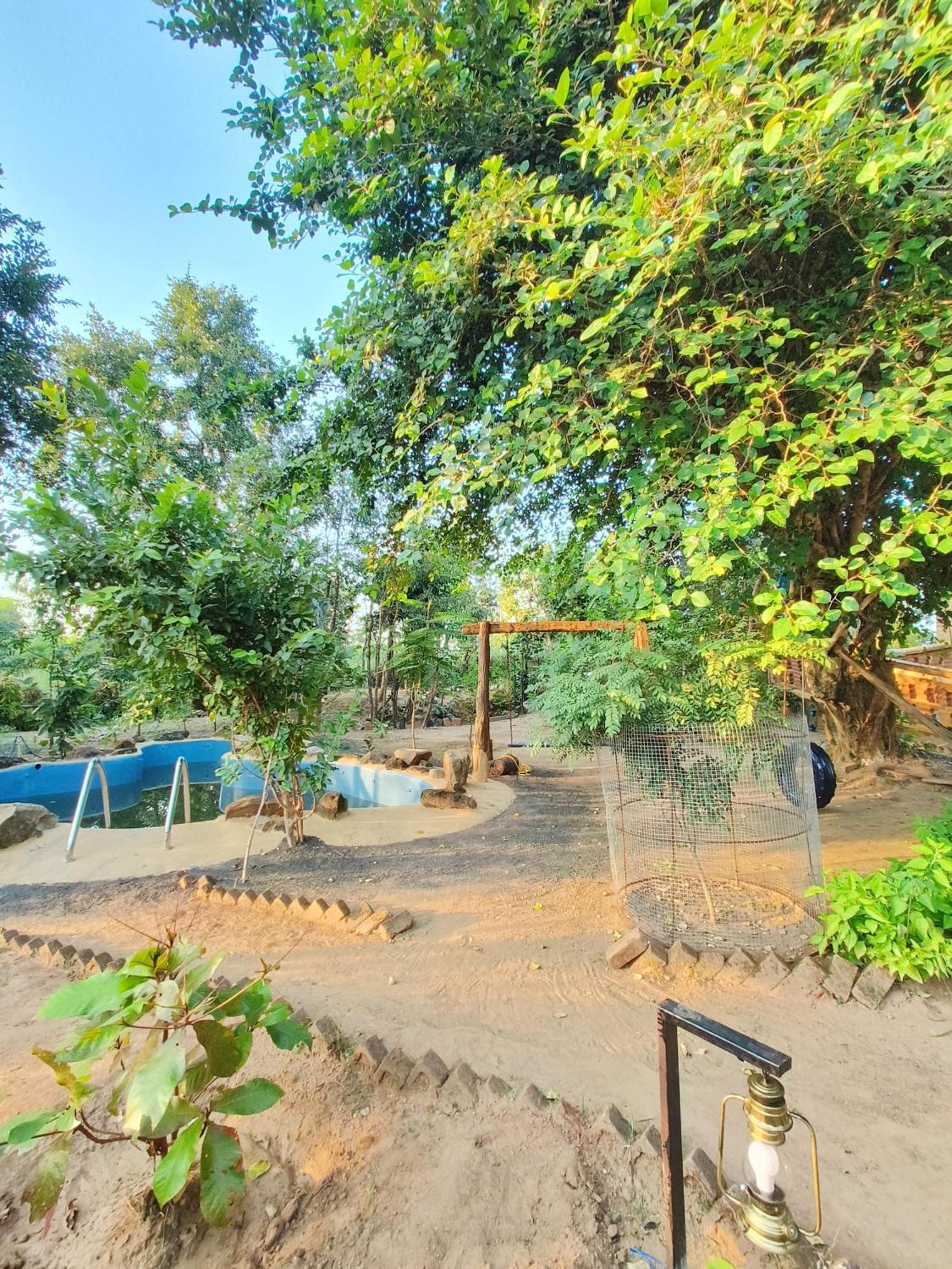Surwahi Social Ecoestate Kānha Buitenkant foto