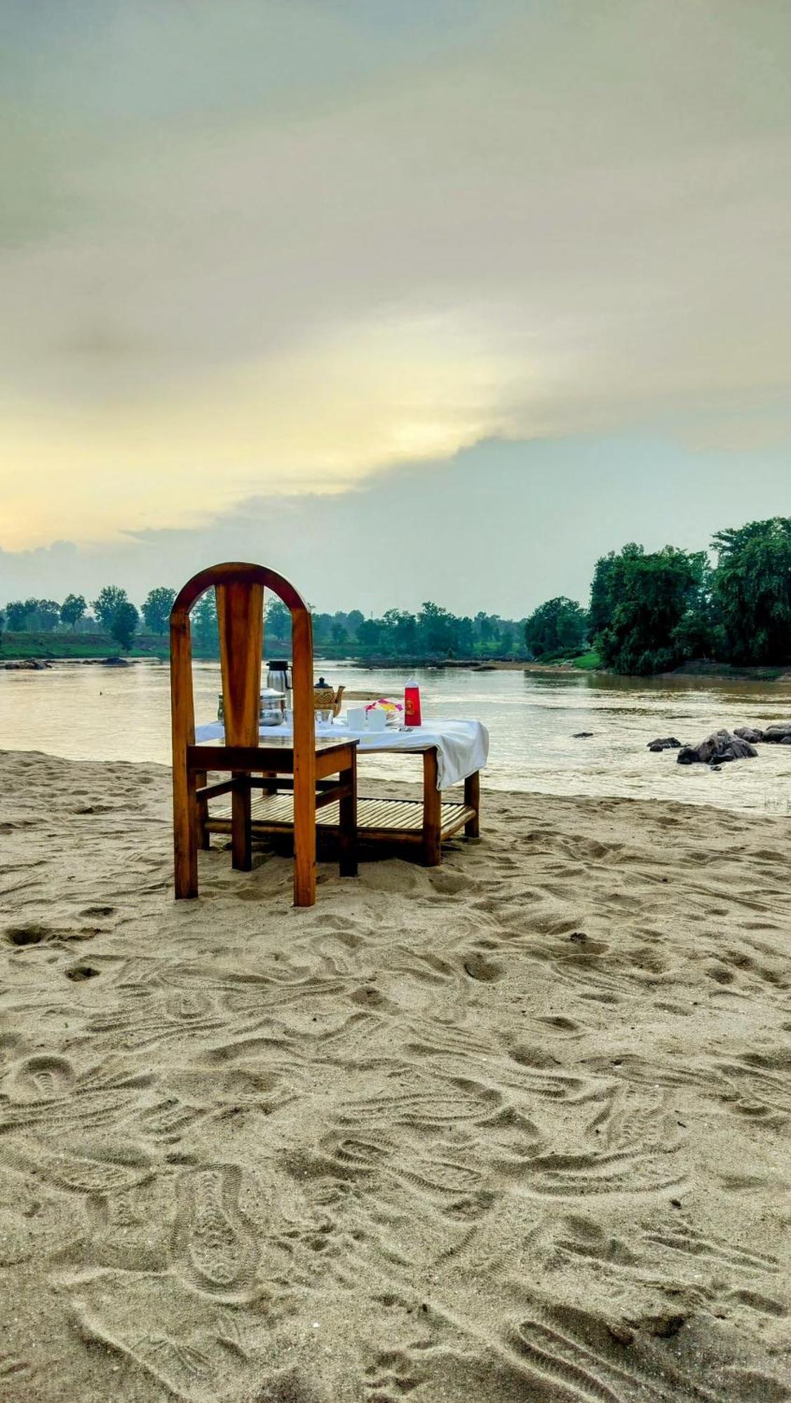 Surwahi Social Ecoestate Kānha Buitenkant foto